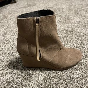 Tom’s zip up suede wedge